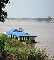 Houseboat on the Mekong at Nong Khai by Asienreisender
